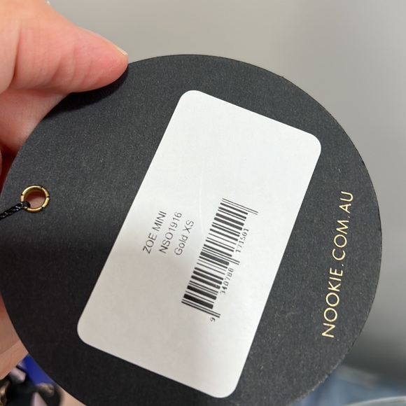 New nookie ZOE MINI DRESS IN METALLIC GOLD. - Picture 6 of 6